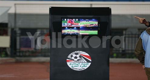 الحكم سعيد حمزة: السماعات تالفة.. ولا نسمع قرارات غرفة الـ"فار"